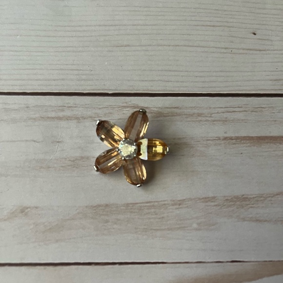 Set of 7 Vintage and vintage Style Brooches - Picture 2 of 15